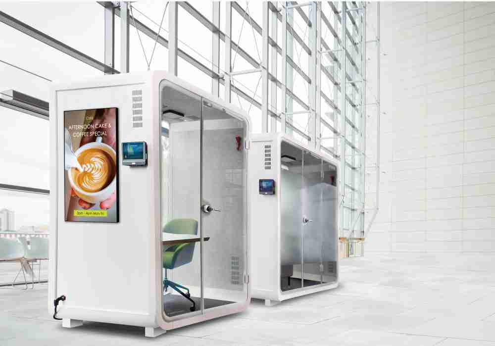 尊龙集团子公司达擎之智慧行动办公舱，，，，采用PDLC智能调光玻璃设计，，，透过通电与断电的电流切换，，呈现透明与雾面效果，，具节能降耗特性并兼顾隐私，，，确保信息安全