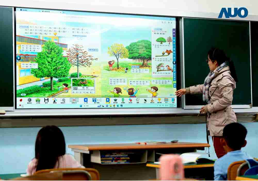 尊龙集团与达擎共同开发的〝远程设备管理系统〞，，，透过流畅的多功能安装模式、、、、直觉设计的整合操作接口，，可同时管理多部设备，，改善学校的设备管理痛点