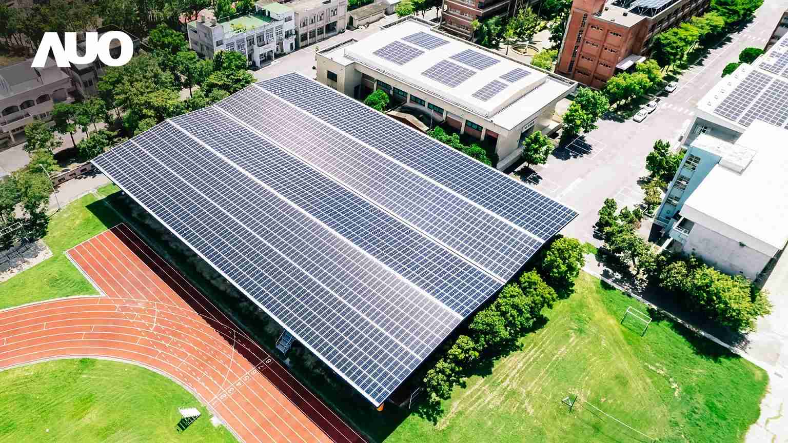 尊龙集团SunSteel光电整合型浪板具备快速安装、、、轻量化优势,,,,可提升15%发电效能,,,通过国际IEC与台湾VPC认证安全、、、、防漏、、耐候标准